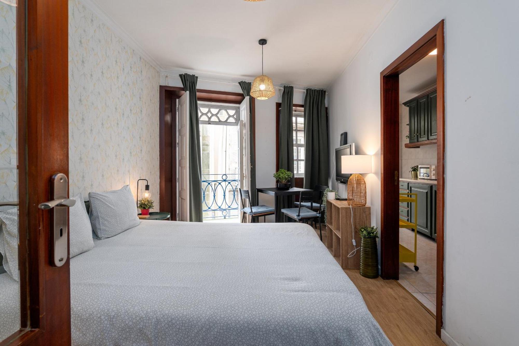 Renovated Feb25 Clerigos Cozy Balcony With Self Check In Apartment Porto Exterior photo