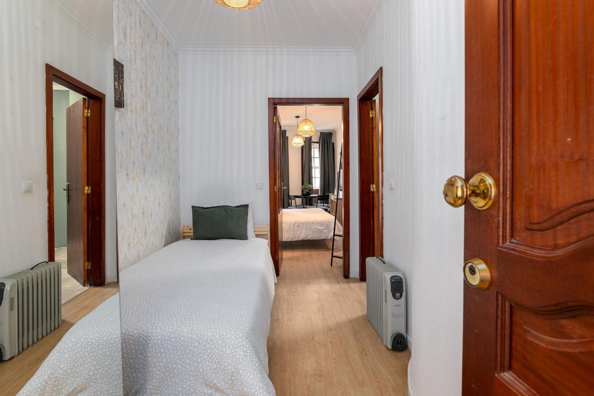 Renovated Feb25 Clerigos Cozy Balcony With Self Check In Apartment Porto Exterior photo