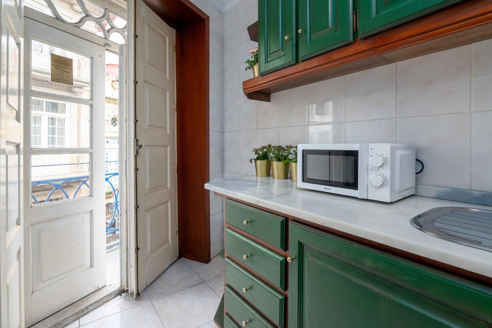 Renovated Feb25 Clerigos Cozy Balcony With Self Check In Apartment Porto Exterior photo